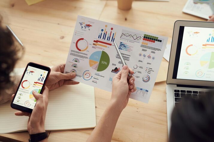 Graphic showing Salesforce data analysis process for actionable business insights.